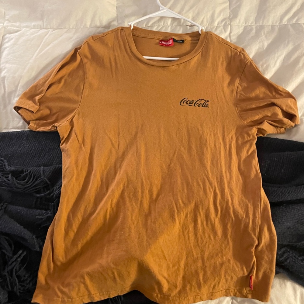 Mens L Coca Cola shirt